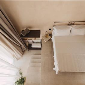 3 bedroom villa with heated pool in Noto, sleeps 6